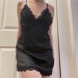 Chic Black Lace Trim Chemise